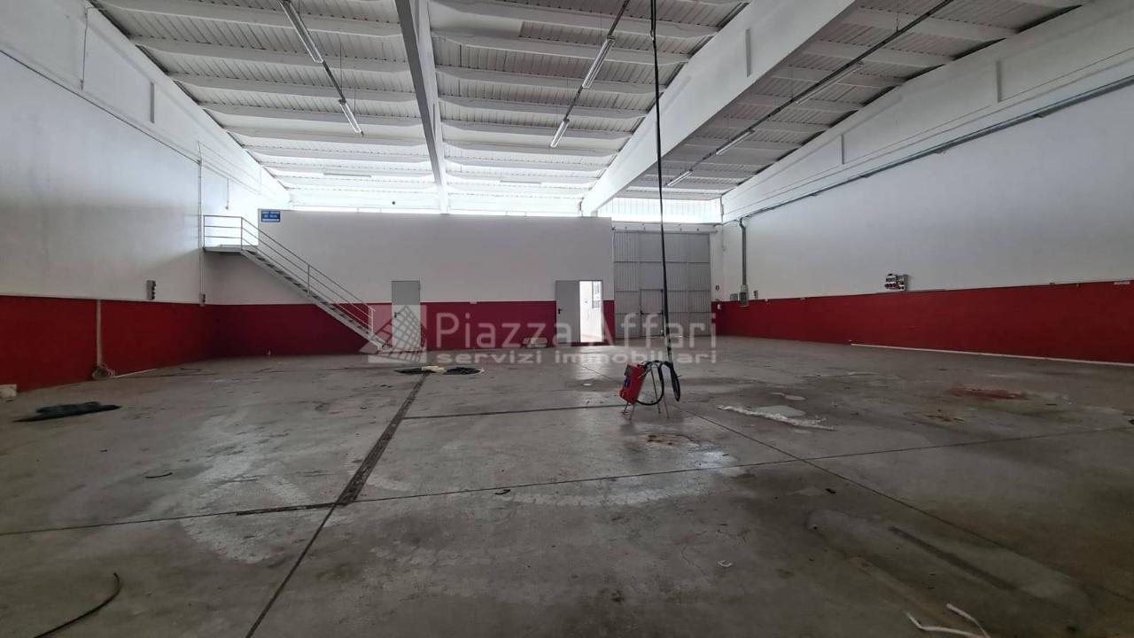 Capannone in Via Alessandro Volta 3, Sant'Ilario D'Enza, {3} - Foto 1