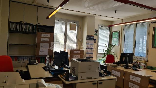 Office in {3}, Via Passo Buole 10 - Photo 1