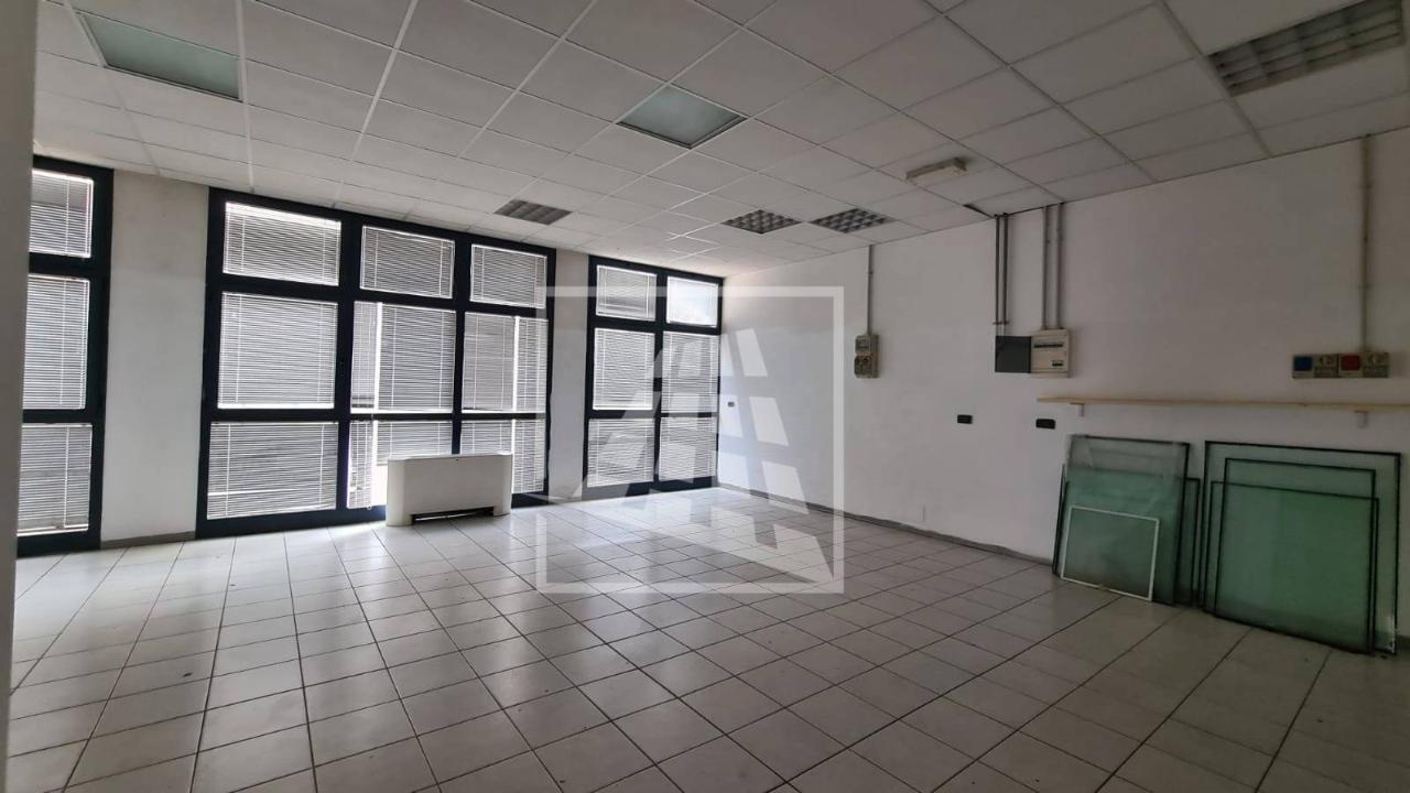 Negozio in Via Gattalupa 20, Reggio Emilia, {3} - Foto 2