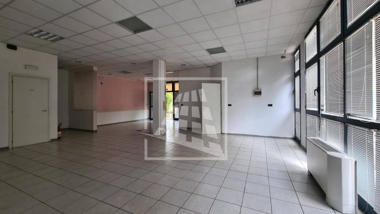 Negozio in Via Gattalupa 20, Reggio Emilia, {3} - Foto 1