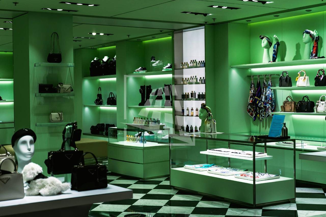 Negozio in Via Luciano Fornaciari 3, Reggio Emilia, {3} - Foto 1