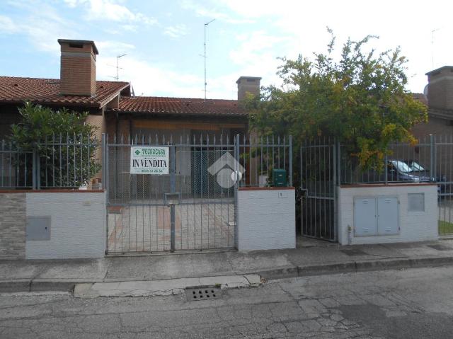 Terraced house in Viale Alpi Orientali Sud 133, Comacchio - Photo 1