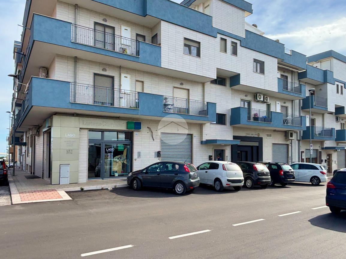 Negozio in Manfredonia Via Gargano 1, Manfredonia, {3} - Foto 2