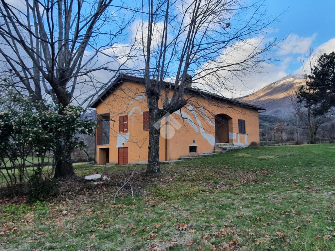Casa indipendente in vendita a Vico Nel Lazio