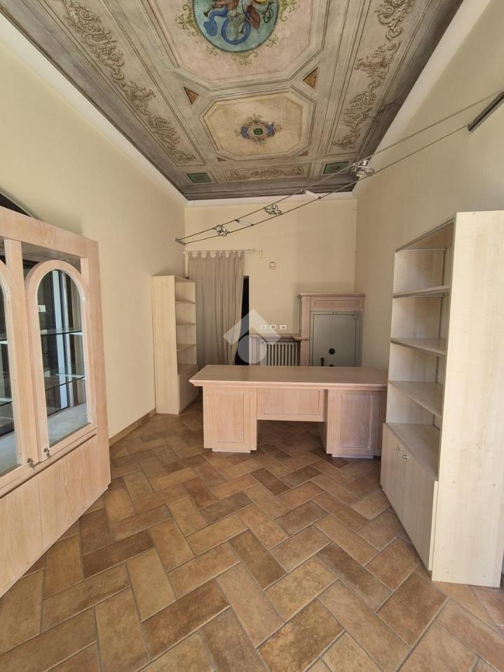 Negozio in Via Carlo Pisacane 14, Castrocaro Terme, {3} - Foto 1