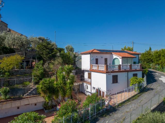 Villa in Via Monte Gagliardone 30, Imperia - Foto 1