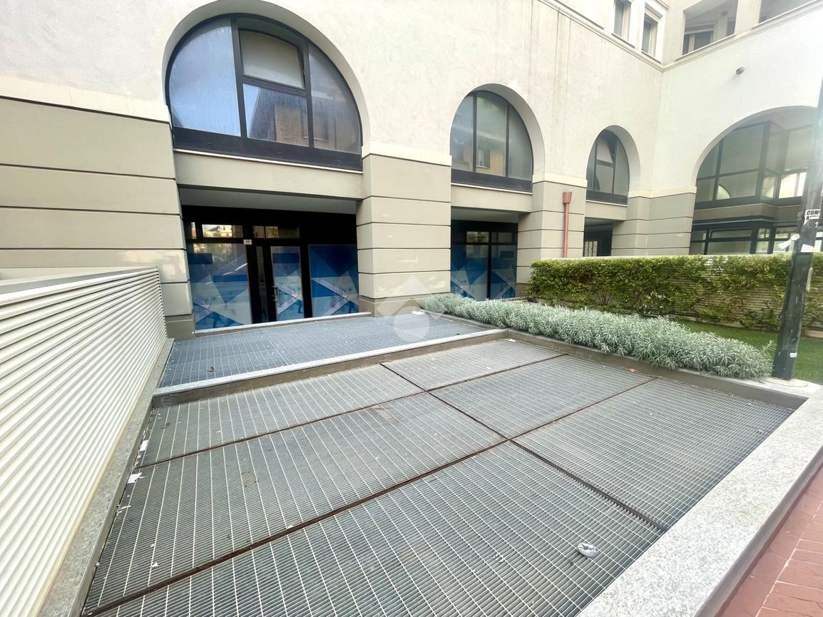 Negozio in Via Foce 47, Imperia, {3} - Foto 2