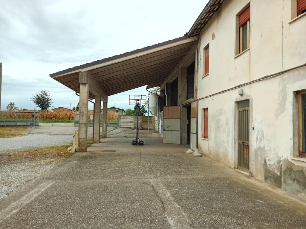 Cascina in vendita a Montichiari