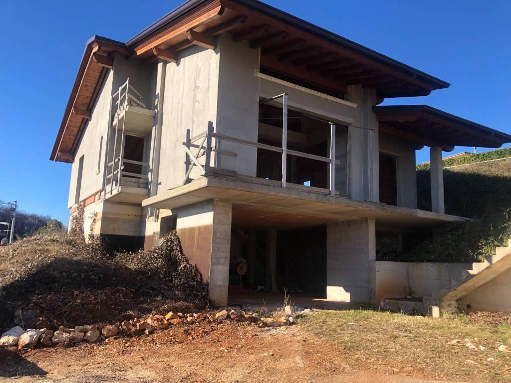 Villa in vendita a Serle