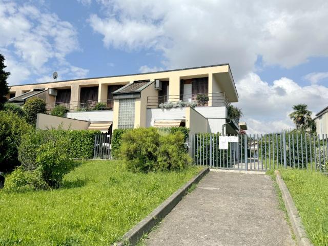 Villa a schiera in Via Via Vecchia Comasina 45, Cesate - Foto 1