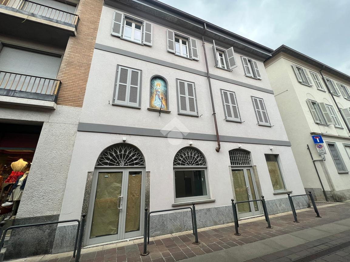 Negozio in Via Cavour, Seregno - Foto 1