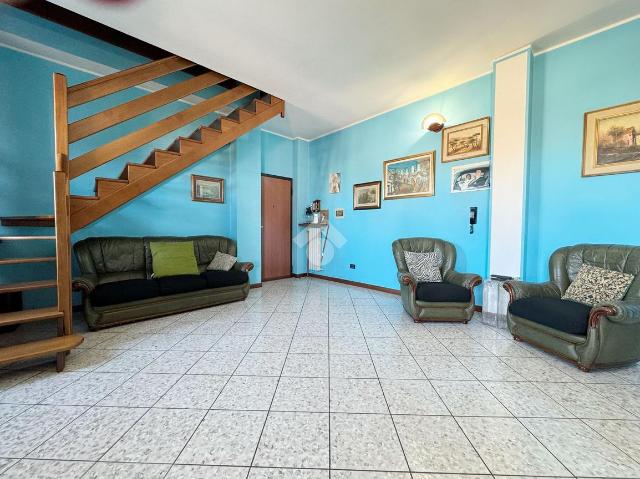 4-room flat in Via Bacone 1, Seregno - Photo 1