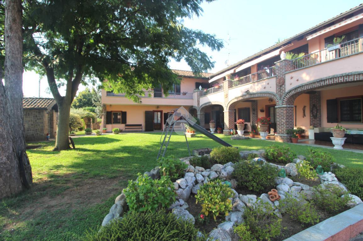 Villa in vendita a Robecchetto Con Induno
