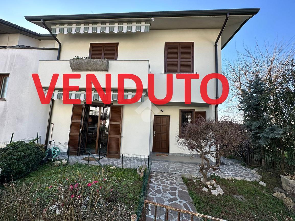 Villa in vendita a Pessano Con Bornago