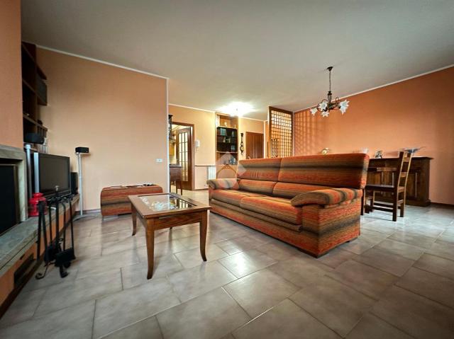 4-room flat in Viale Europa 32, Bussero - Photo 1