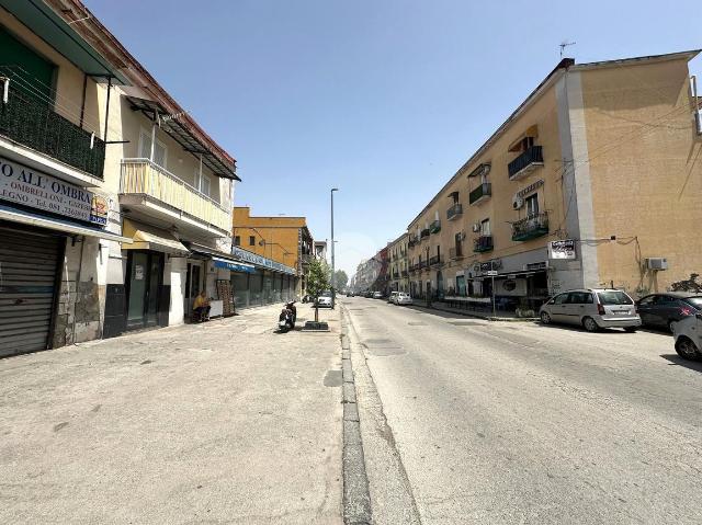 Geschäft in Via Provinciale di Caserta 35, Napoli - Foto 1