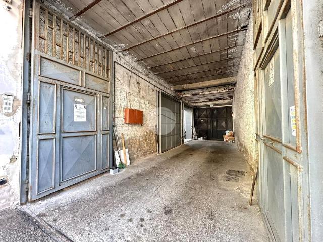 Warehouse in Via Sant'Andrea Avellino 26, Napoli - Photo 1