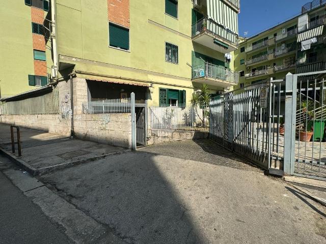 Boxen in Viale degli Asteroidi 4, Napoli - Foto 1