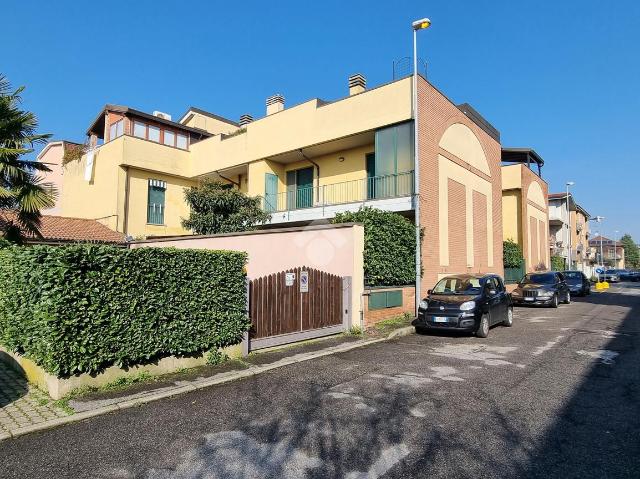 3-room flat in Via Silvio Pellico 8, Carugate - Photo 1