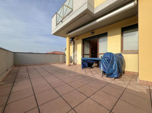 4-room flat in Via Monte Grappa 28, Carugate - Photo 1