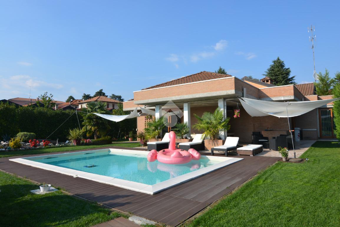 Villa in vendita a Bernareggio