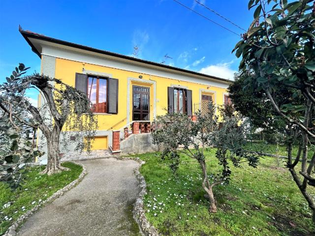 Villa in Viale dei Pini 14, Vecchiano - Foto 1