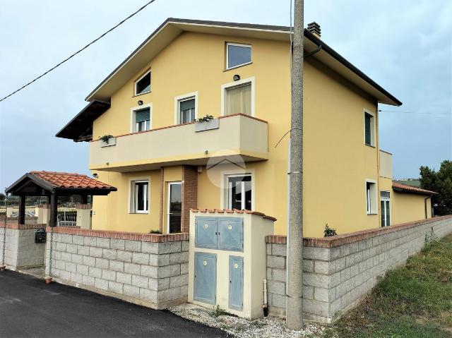 Villa in Via Lago d'Iseo 32, Fano - Foto 1