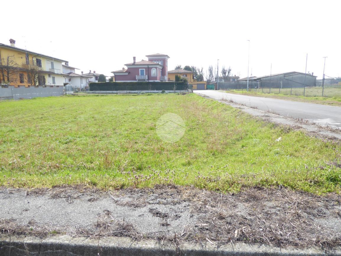 Terreno edificabile in vendita a Monticelli Pavese