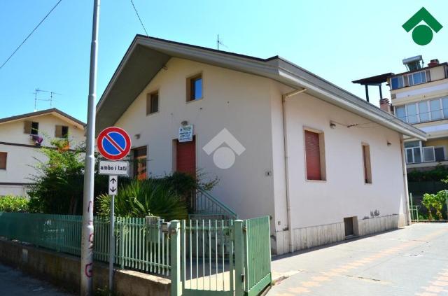 Detached house in {3}, Via Molise 8 - Photo 1