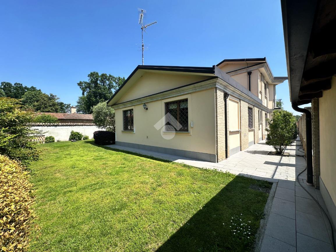 Villa in vendita a Certosa Di Pavia