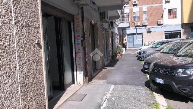 Geschäft in Via Ermenegildo Frediani 44, Roma - Foto 1