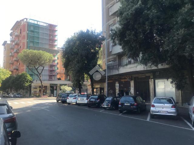 Geschäft in {3}, Piazza dei Cavalieri del Lavoro 3 - Foto 1