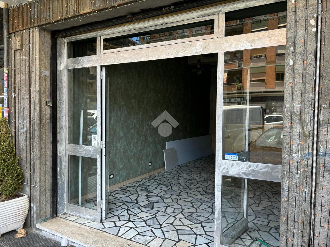 Negozio in Piazza Montecastrilli 33, Roma, {3} - Foto 2