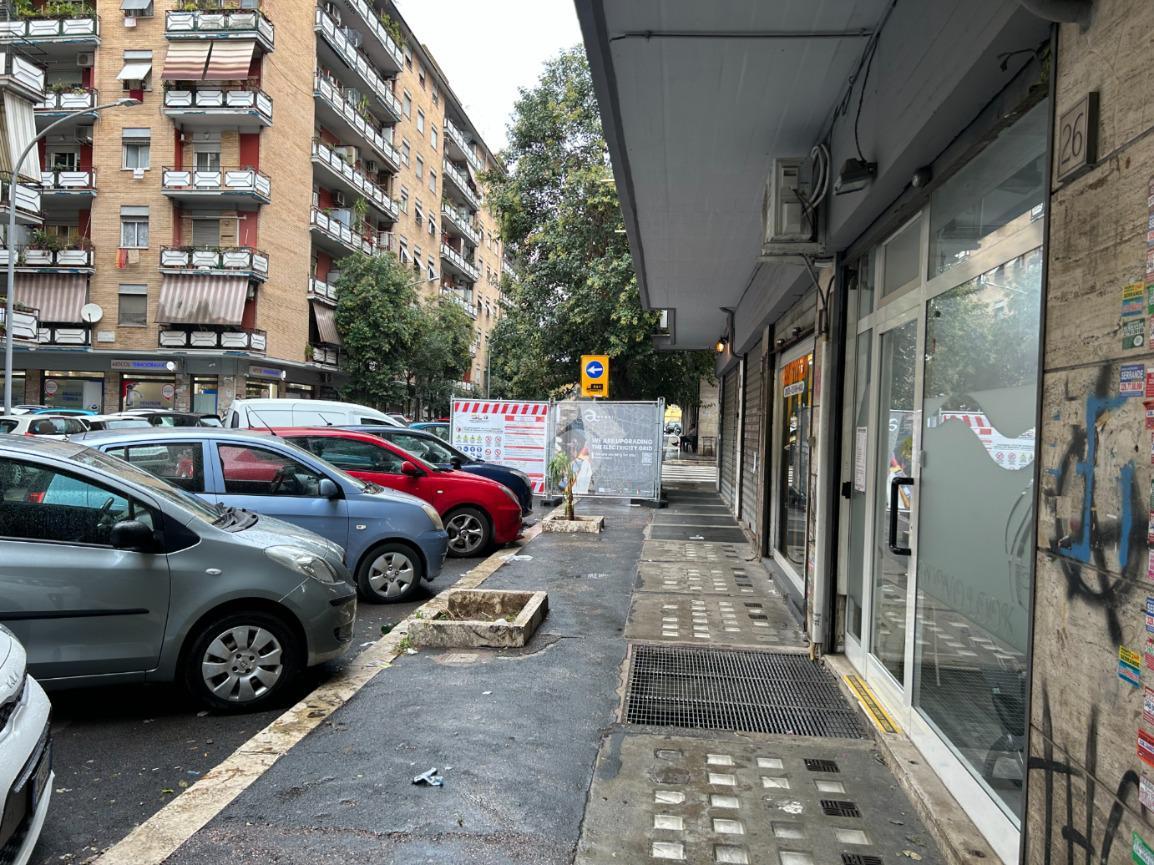 Negozio in Via Gaio Melisso 26, Roma, {3} - Foto 2