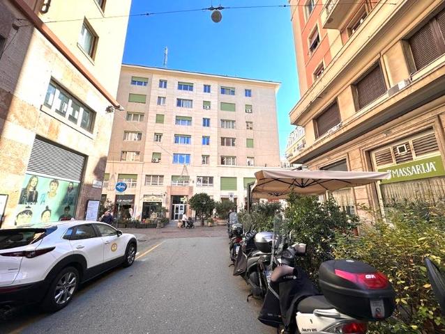 Office in Via Cesarea, Genova - Photo 1