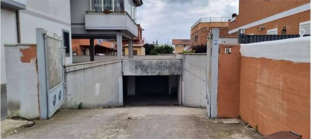 Box in Via della Bilancia, 1l, Pomezia - Foto 1