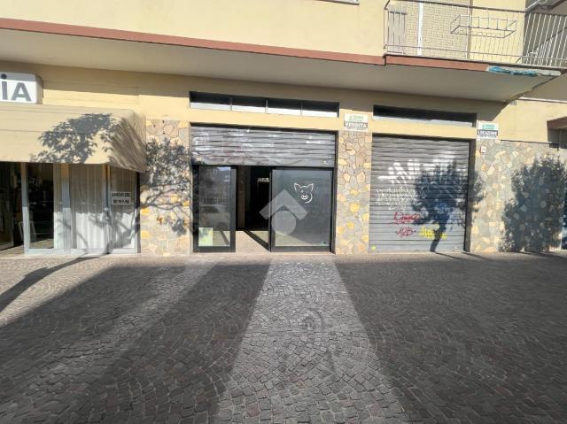 Shop in Via Cavour 16, Pomezia - Photo 1