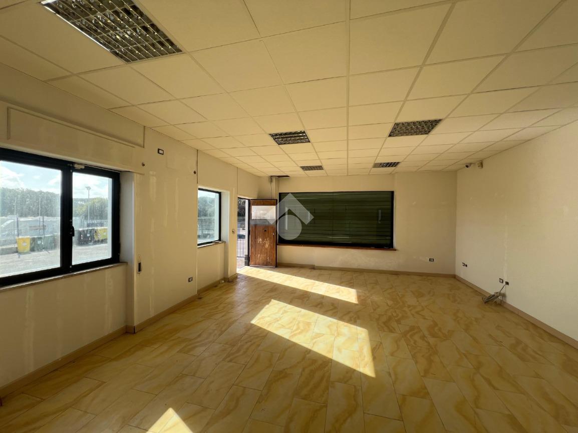 Negozio in Via Pontina 31200, Pomezia, {3} - Foto 1