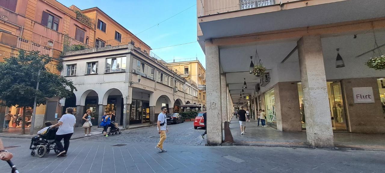 Negozio in Locale Commerciale Via Andrea Sorrentino 8, Cava De' Tirreni, {3} - Foto 2