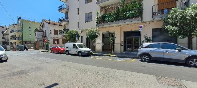 Geschäft in Locale Commerciale Via Onofrio di Giordano 73, Cava de' Tirreni - Foto 1