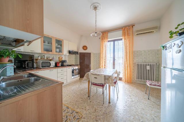 4-room flat in Via Montesanto, Palo del Colle - Photo 1