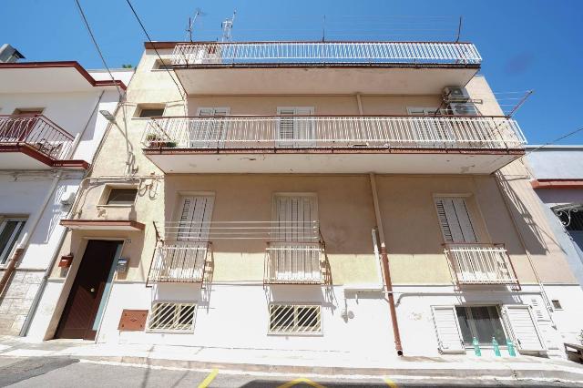 3-room flat in Via San Francesco d'Assisi  32, Palo del Colle - Photo 1