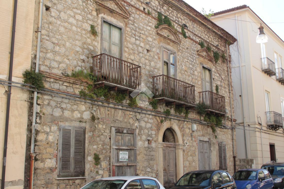 Palazzo in vendita a Sapri