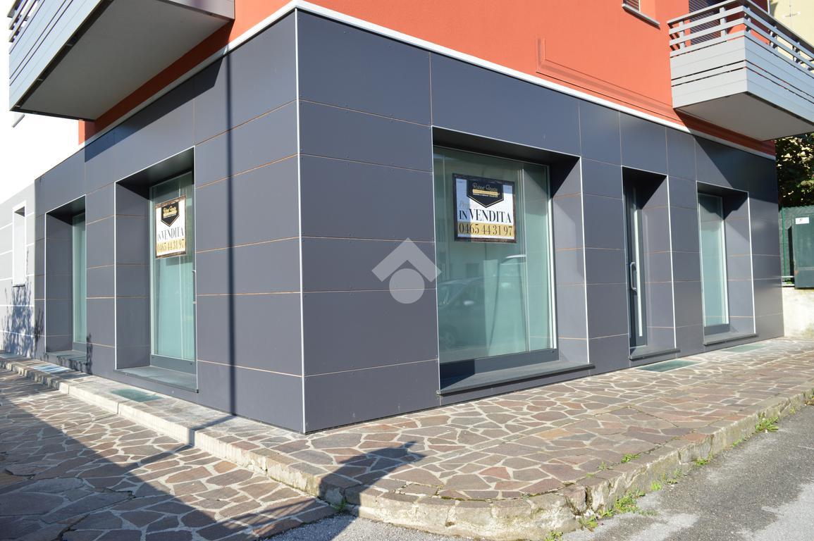 Negozio in Via Legione Trentina 32, Tione Di Trento, {3} - Foto 2