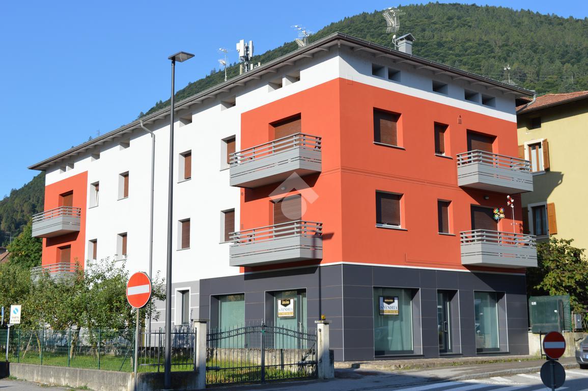 Negozio in Via Legione Trentina 1, Tione Di Trento, {3} - Foto 1