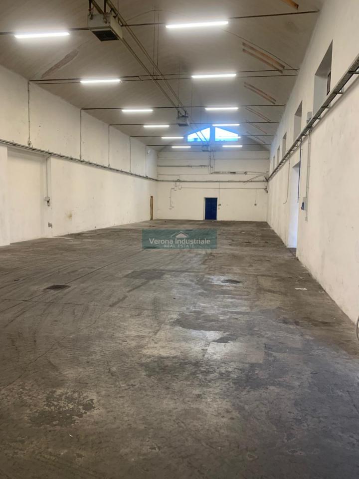 Capannone in Via del Lavoro 95, San Pietro In Cariano, {3} - Foto 1