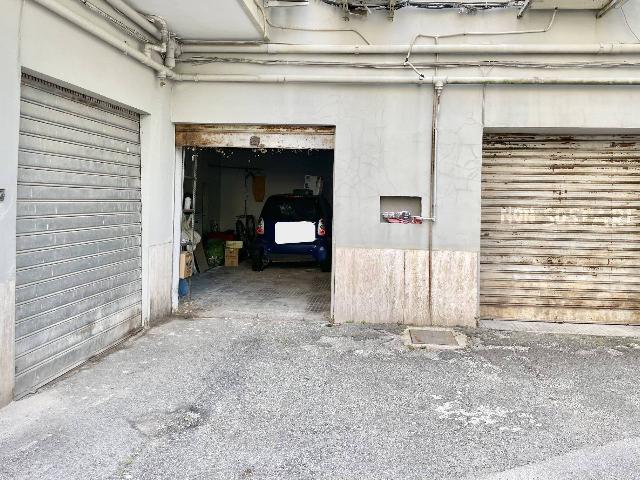 Boxen in Via Privata Comola Ricci, Napoli - Foto 1