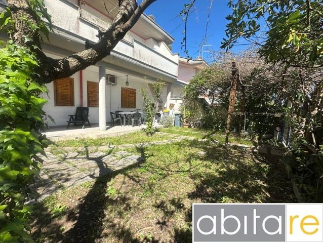 3-room flat in Via dei Lecci 63, Anzio - Photo 1