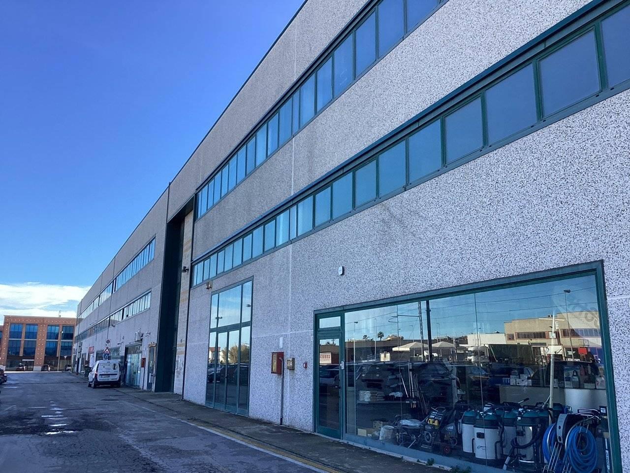 Capannone in Via del Lavoro 24, San Benedetto Del Tronto, {3} - Foto 1
