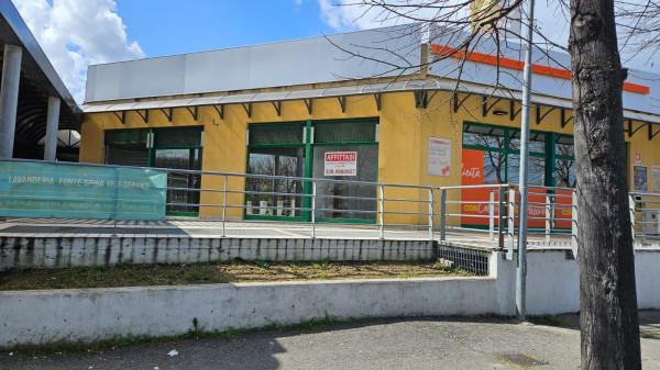 Negozio in Via Giuseppe Saragat, Civitanova Marche, {3} - Foto 1